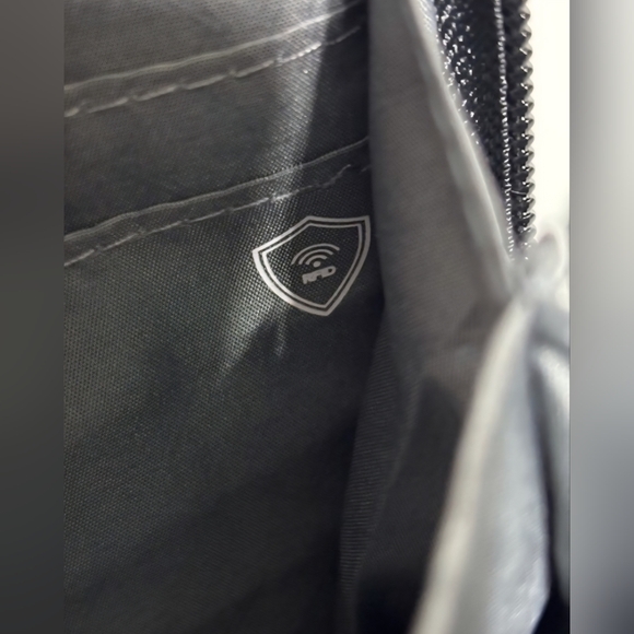 Vera Bradley RFID Perfectly Plaid Wallet with Turn Lock Closure-NWT - Picture 12 of 13